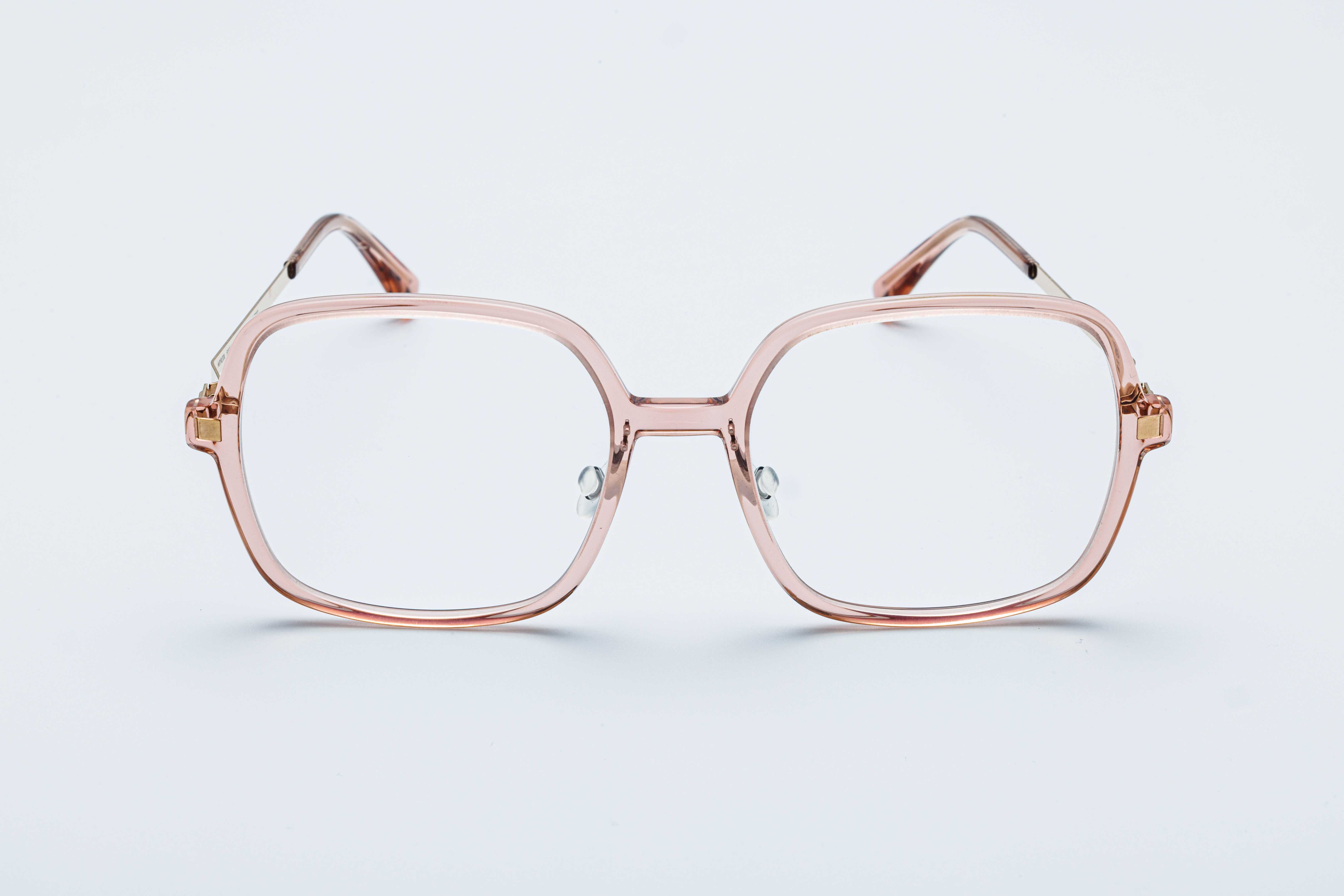 伊勢丹新宿店にてファッションとしてのアイウェアをクローズアップした