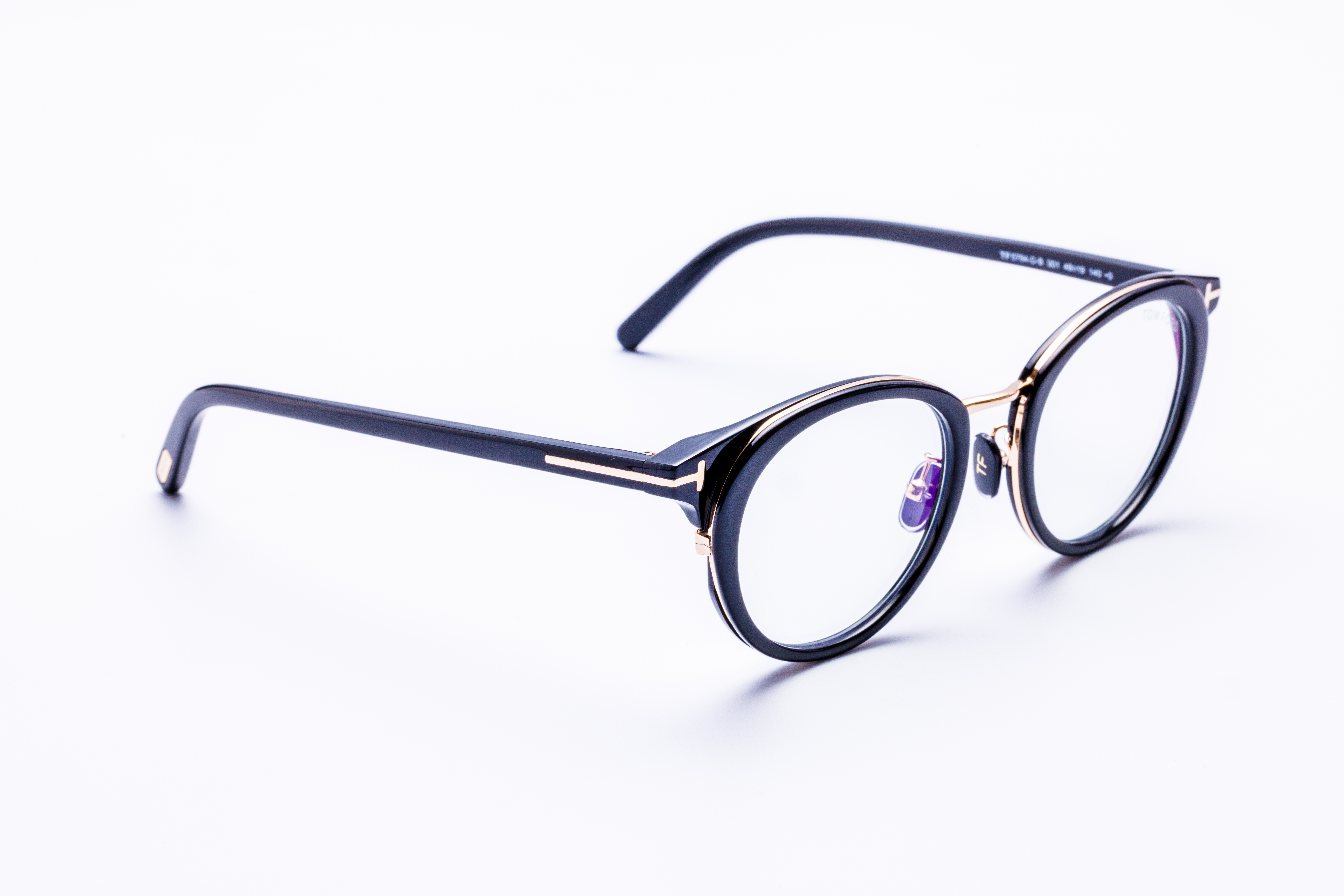 ニコントランジションズ 調光レンズ特集』＆『トムフォードアイウェア